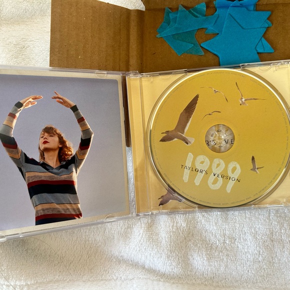 1989 Taylor swift Taylor’s version CD sunrise boulevard - Picture 2 of 4